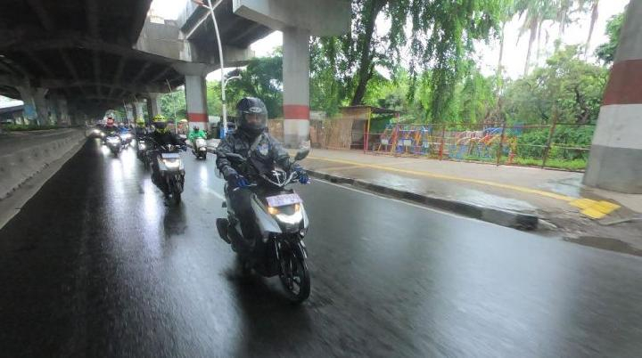 Tips Berkendara Sepeda Motor di Musim Hujan Agar Aman dan Nyaman